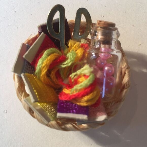 FIGURINE SET for Crafting & Collages! - Picture 8 of 9